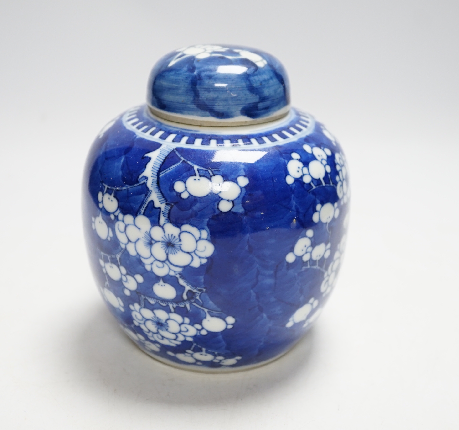 A Chinese blue and white prunus jar and cover, 14cm